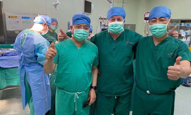 INC德国巴特朗菲教授携手无锡二院，开展高难度疑难复杂脑瘤手术