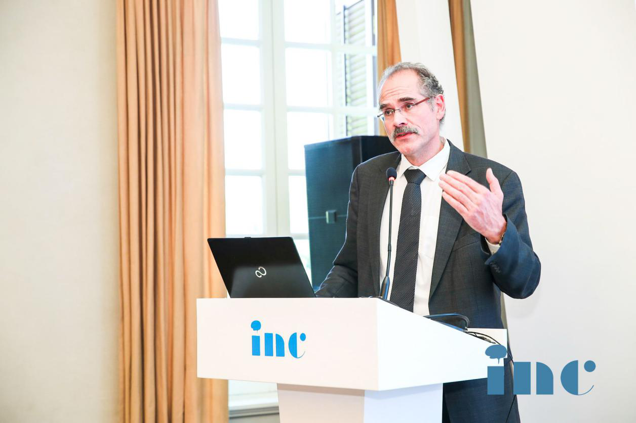 神经外科医生-schroeder