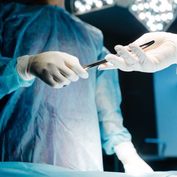 颅内脊索瘤早期症状，能治吗？