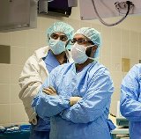 听神经瘤切除术后的听力恢复：急诊手术的意义