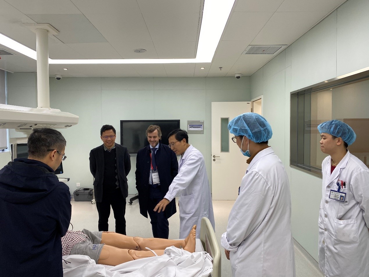 Froelich教授前往苏大附一院参观交流