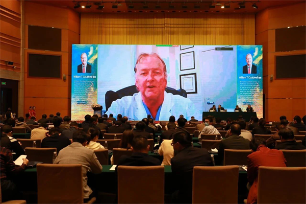 William T. Couldwell教授