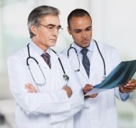 儿童高级别脑干胶质瘤存活率和预后评估因素