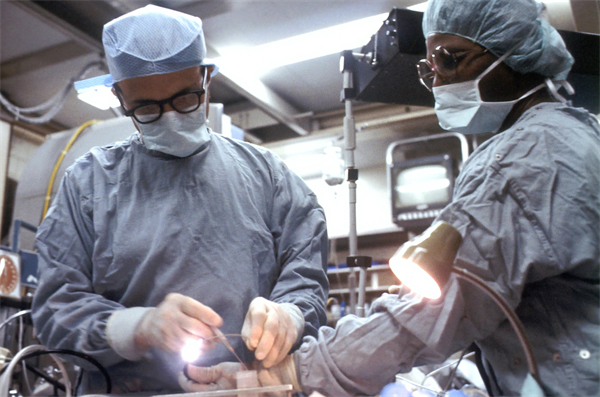 <a href='/bingzhong/jszl/' target='_blank'><u>脊髓肿瘤</u></a>