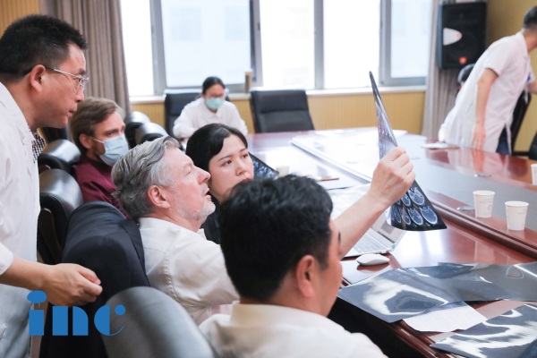 针对疑难脑瘤病例，中德专家联合咨询中