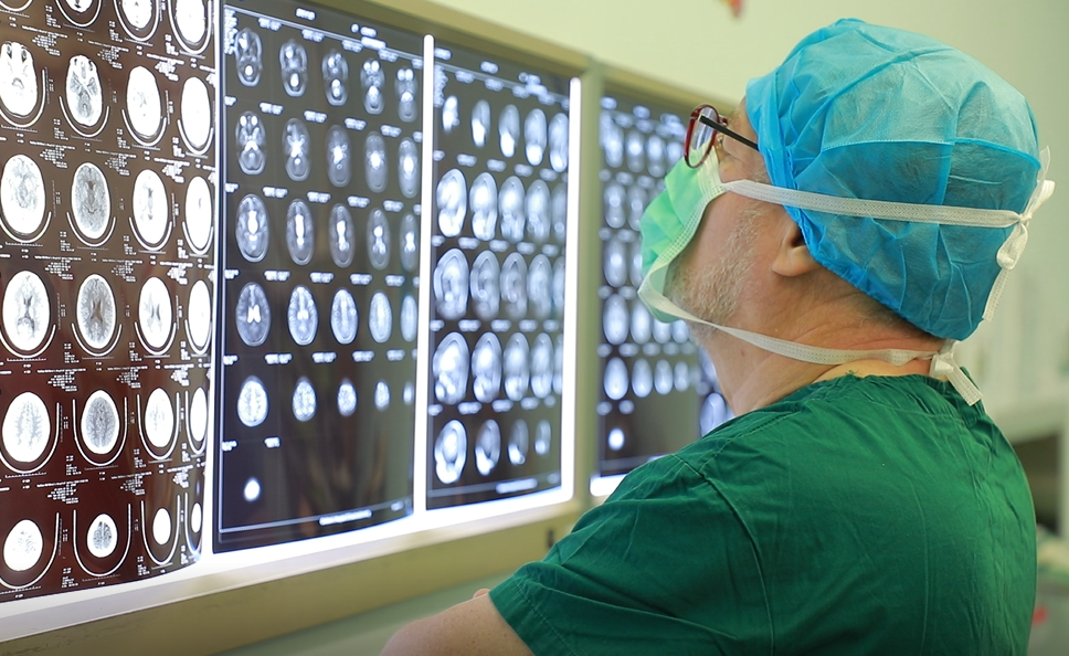 中德国际交流项目进行时|INC巴特朗菲教授顺利完成第一台儿童脑瘤示范手术！