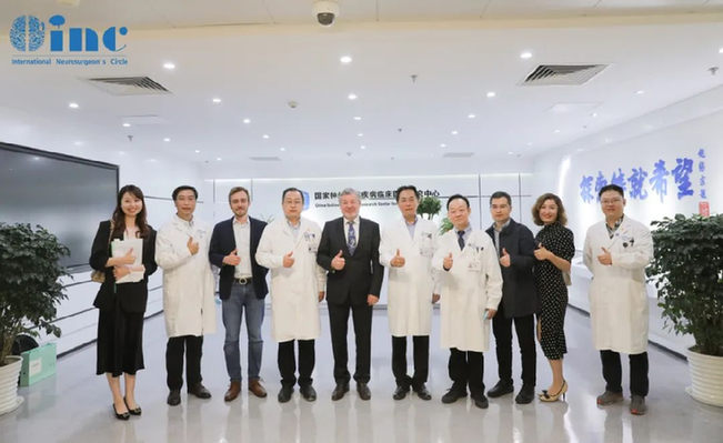 新华社：北京天坛医院将引进神经外科外籍专家