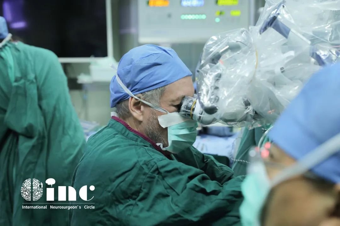 脊髓髓内肿瘤患者案例手术中