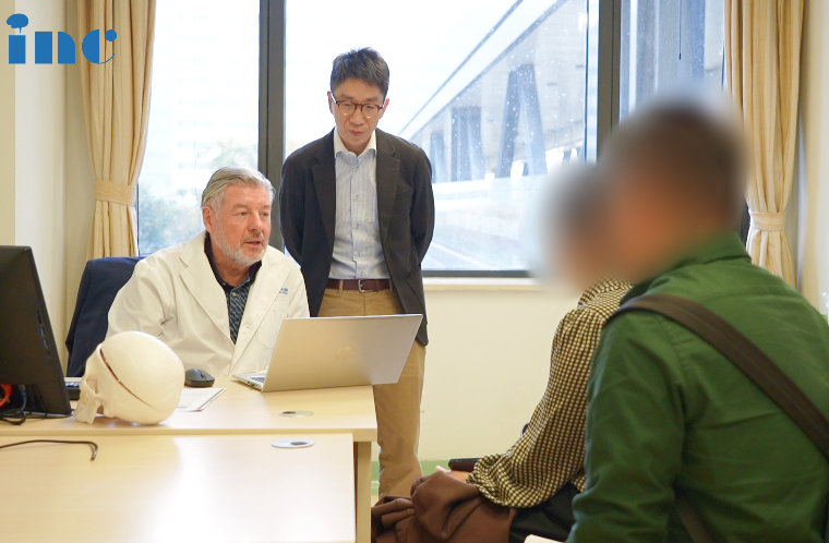巴教授在北京天坛医院外籍专家工作室——面对面咨询
