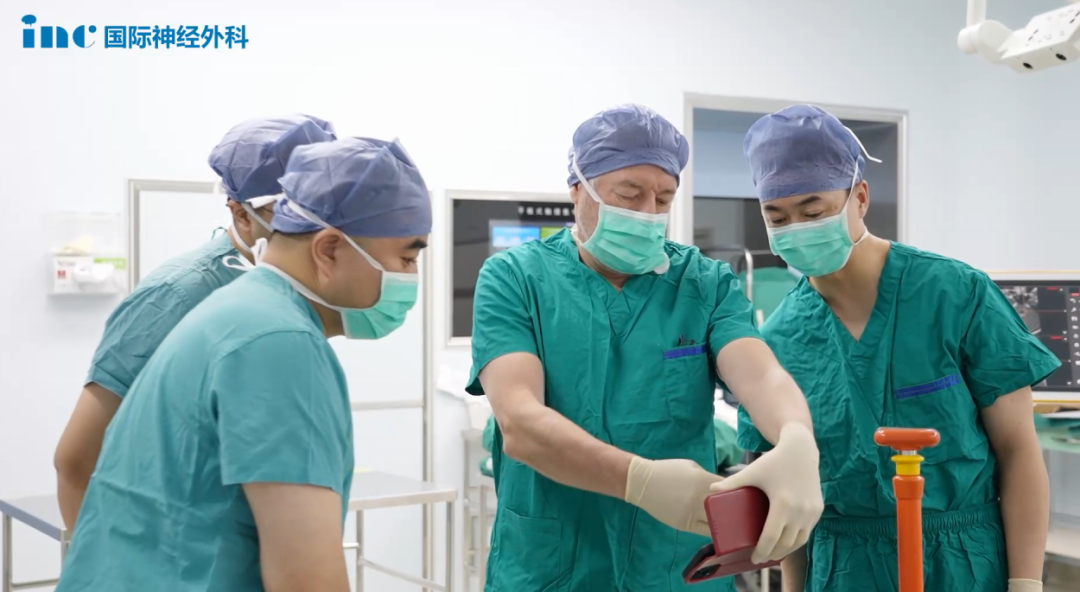 巴教授对每一个细节事无巨细、全方位准备为手术顺利进行保驾护航