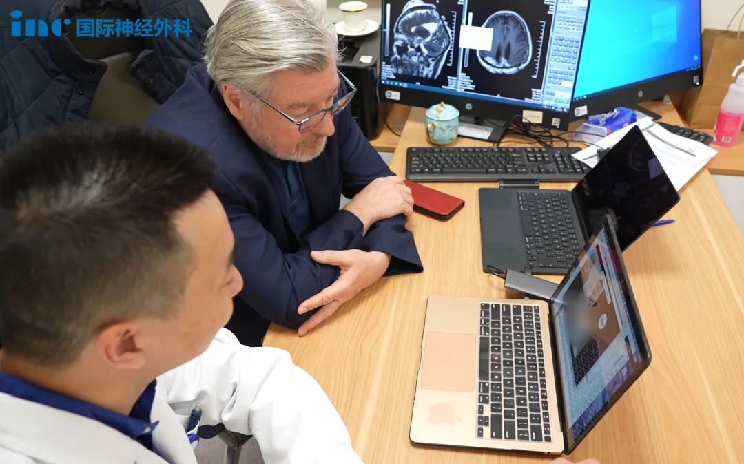 偶然查出脑干占位性病变巴教授能做手术吗？  　　切除率达到99%或全切