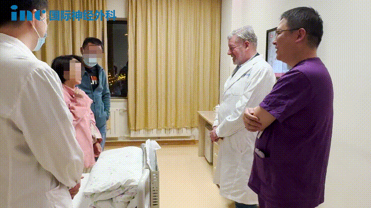 52岁女性-左侧较大听神经瘤