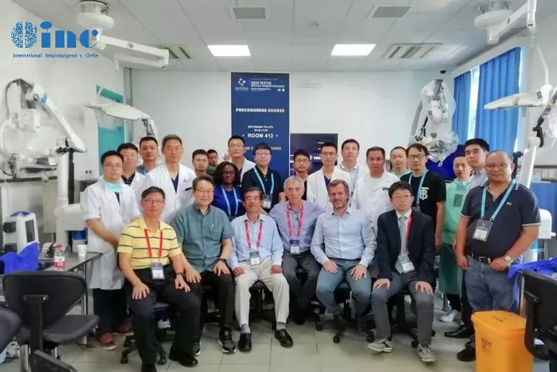 同Froelich教授参与现场指导教学的还有INC的国际儿童颅底学会主席及创始人Di Rocco教授、国际知名颅底外科大师Takeshi Kawase教授。