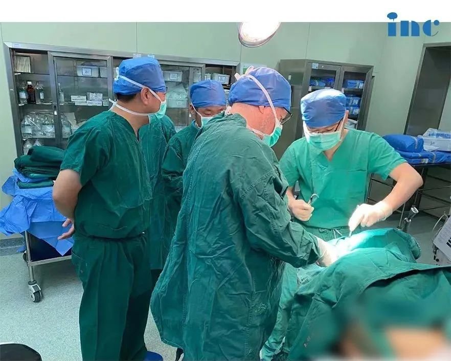 2019年7月巴教授亲自主刀为宋先生完成了这场几乎所有人都认为不可能完成的手术。