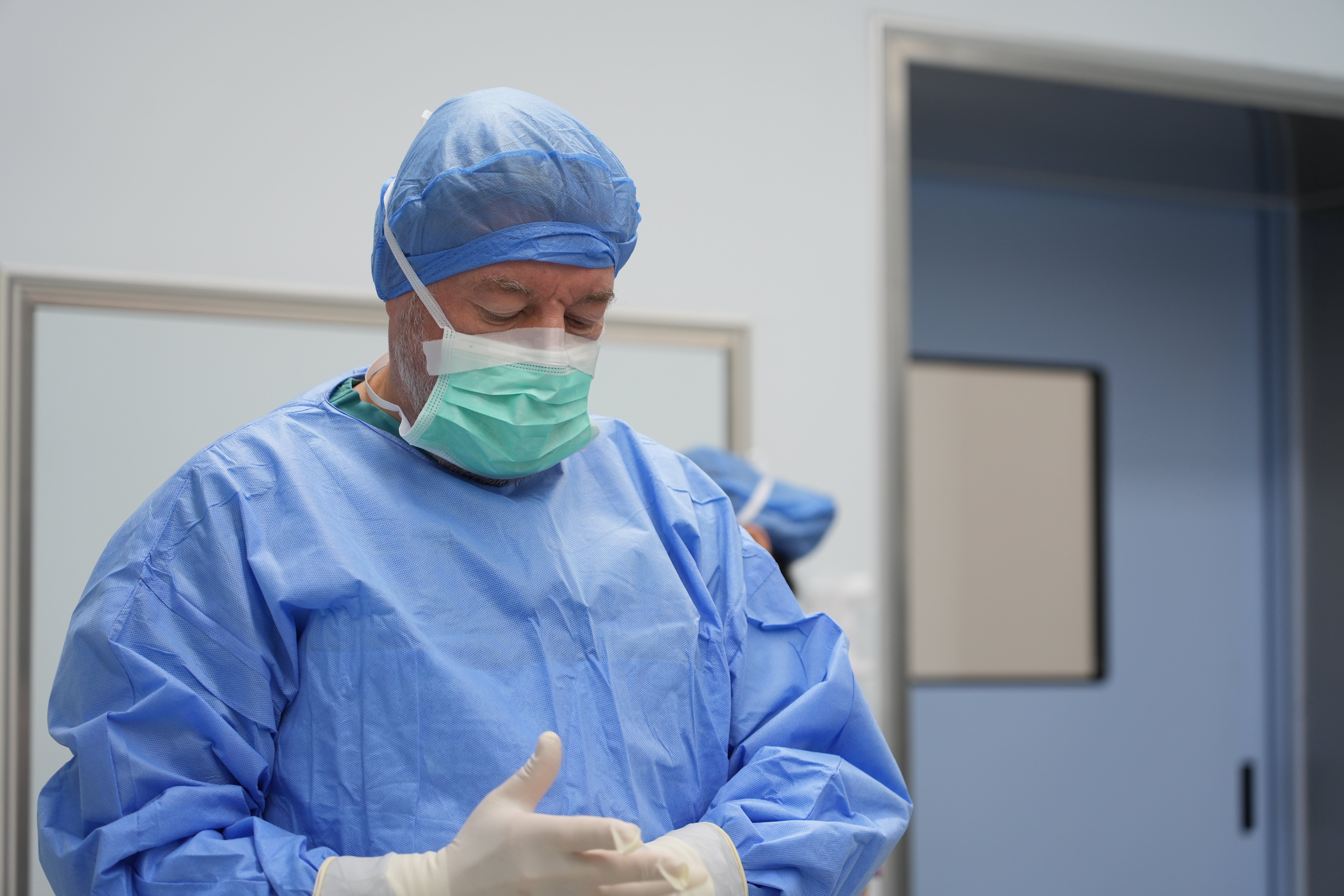 从瘫痪预警到烧烤露营，68岁的她如何绝地反击基底节区海绵状血管瘤