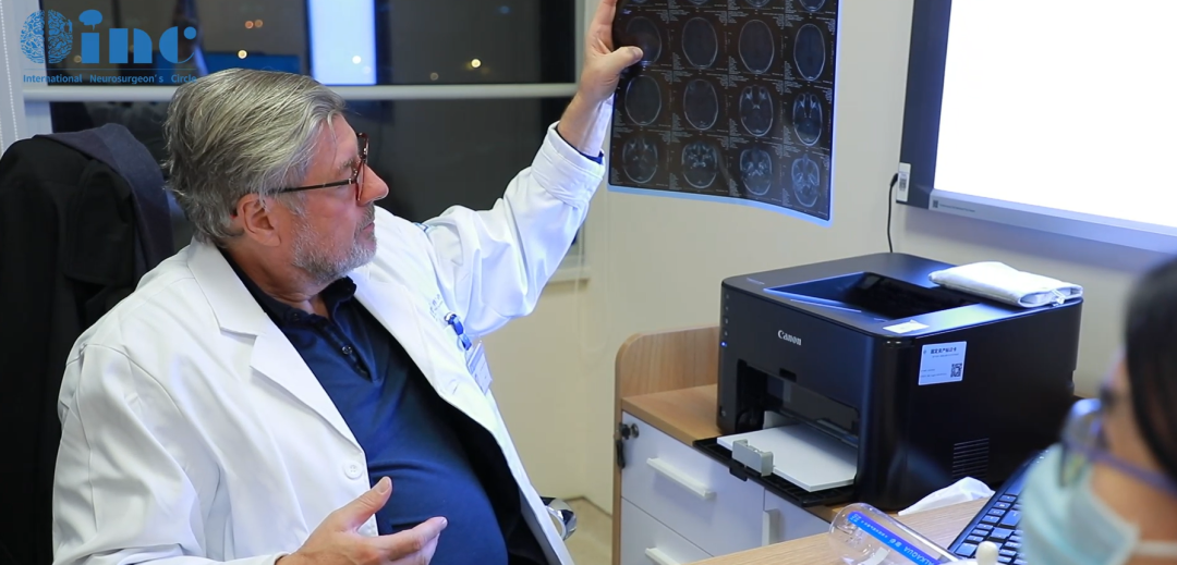 术前，INC巴教授进行了认真细致的准备，与国内的专家共同制定了手术方案。