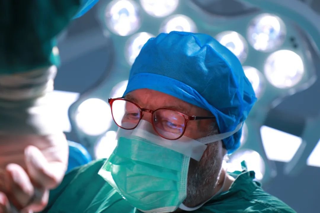 术中导航下，示范手术成功进行