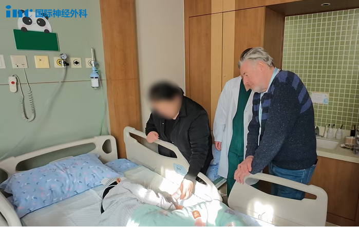 小小头晕竟是脑干-丘脑胶质瘤作恶，术后不久她就回归校园！