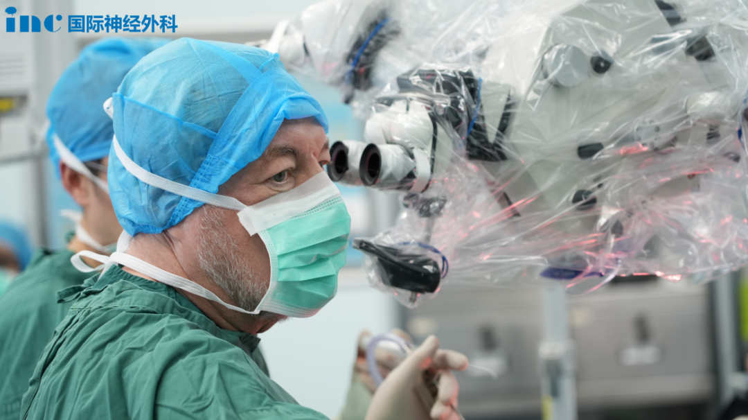 正是因为巴教授丰富的脑干手术经验，最终秋秋的手术在苏州大学附属儿童医院神经外科团队的协作下获得成功，肿瘤得到令人满意的切除。