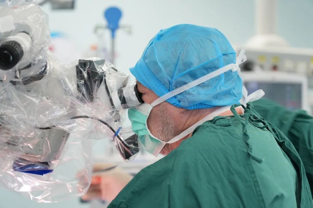 高难度高风险手术，巴教授为他顺利全切