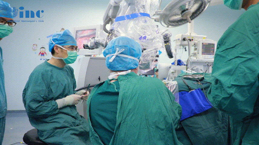 “妈妈，术后我会瘫吗？”12岁男孩脑海绵状血管瘤命悬一线转机何在？