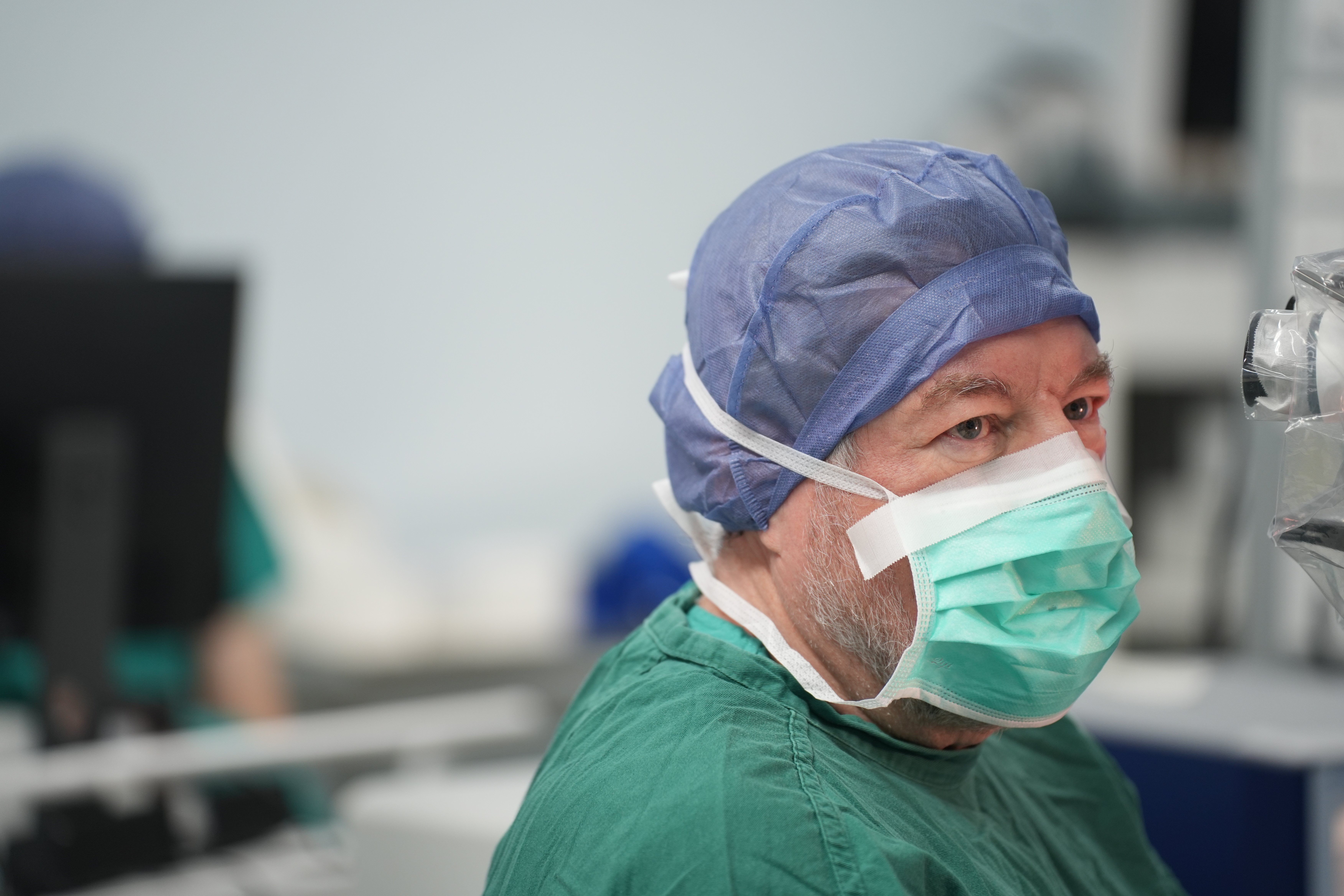 误诊＂电视看多了＂？1岁半宝宝面瘫斜视，竟是脑干藏＂定时炸弹＂！