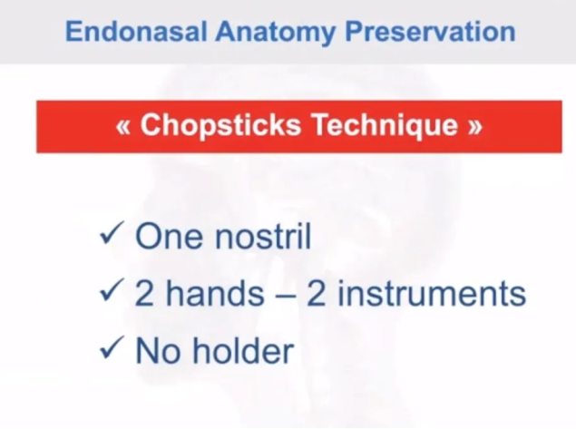 采用“筷子技术”，也就是说没有扶镜助手，扶镜助手需要一个空间站着，而且他有可能跟主刀医生的手相碰，可能会影响手术操作。用“筷子技术”的时候，术者可以自己去控制这些设备，也可以根据自己的要求去控制内镜的远近。