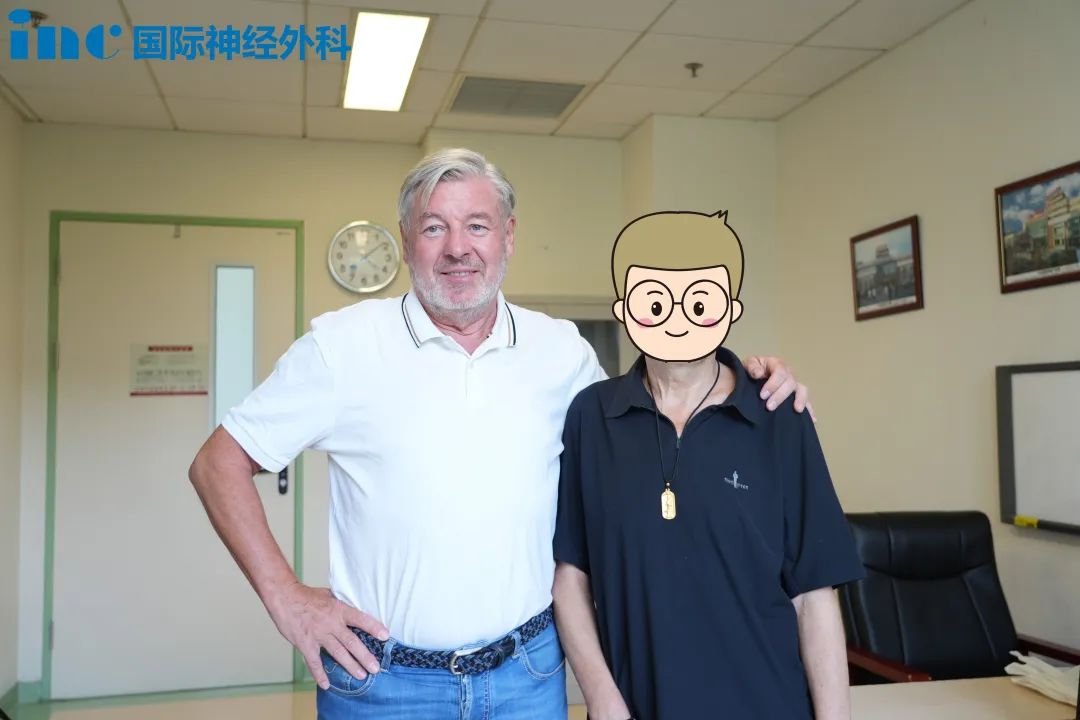 INC Helmut Bertalanffy(巴特朗菲)教授和患者合影