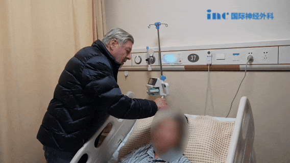 每一次见到巴教授，武女士都面带微笑、阳光开朗