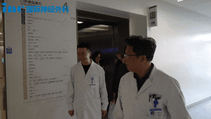 INC巴特朗菲教授正全神贯注地进行着一台超高难度的开颅手术