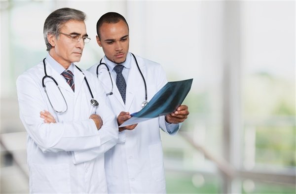 左侧海绵窦区异常密度影严重吗？
