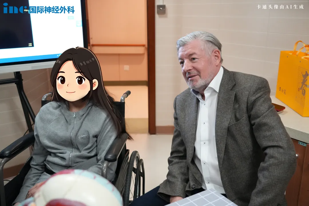 术前和巴爷爷合影的嘉嘉