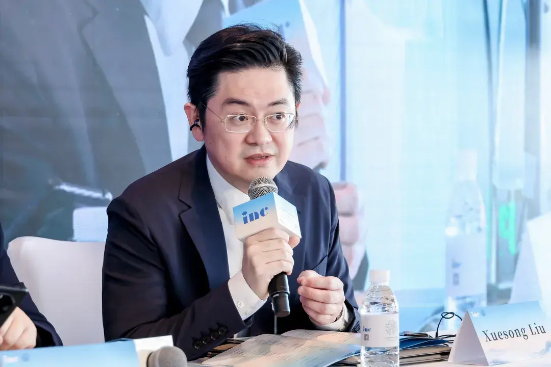 第五届世界神经外科顾问团云端峰会，刘雪松教授作为大会主持